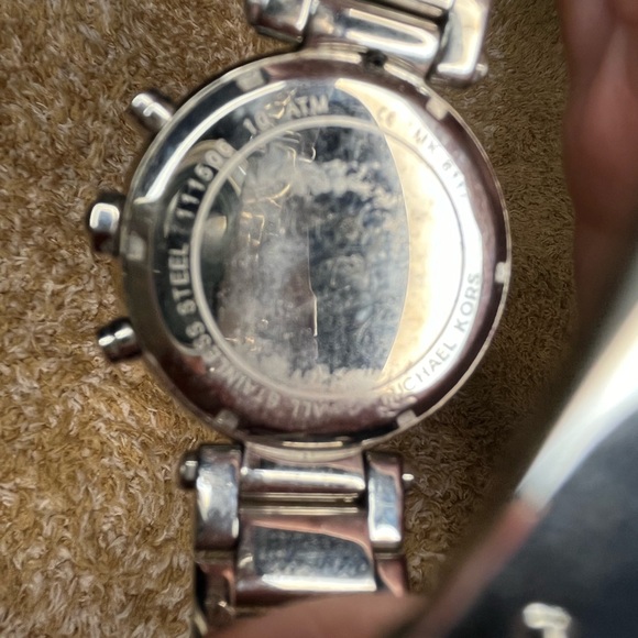 Michael Kors Watch - Picture 5 of 7